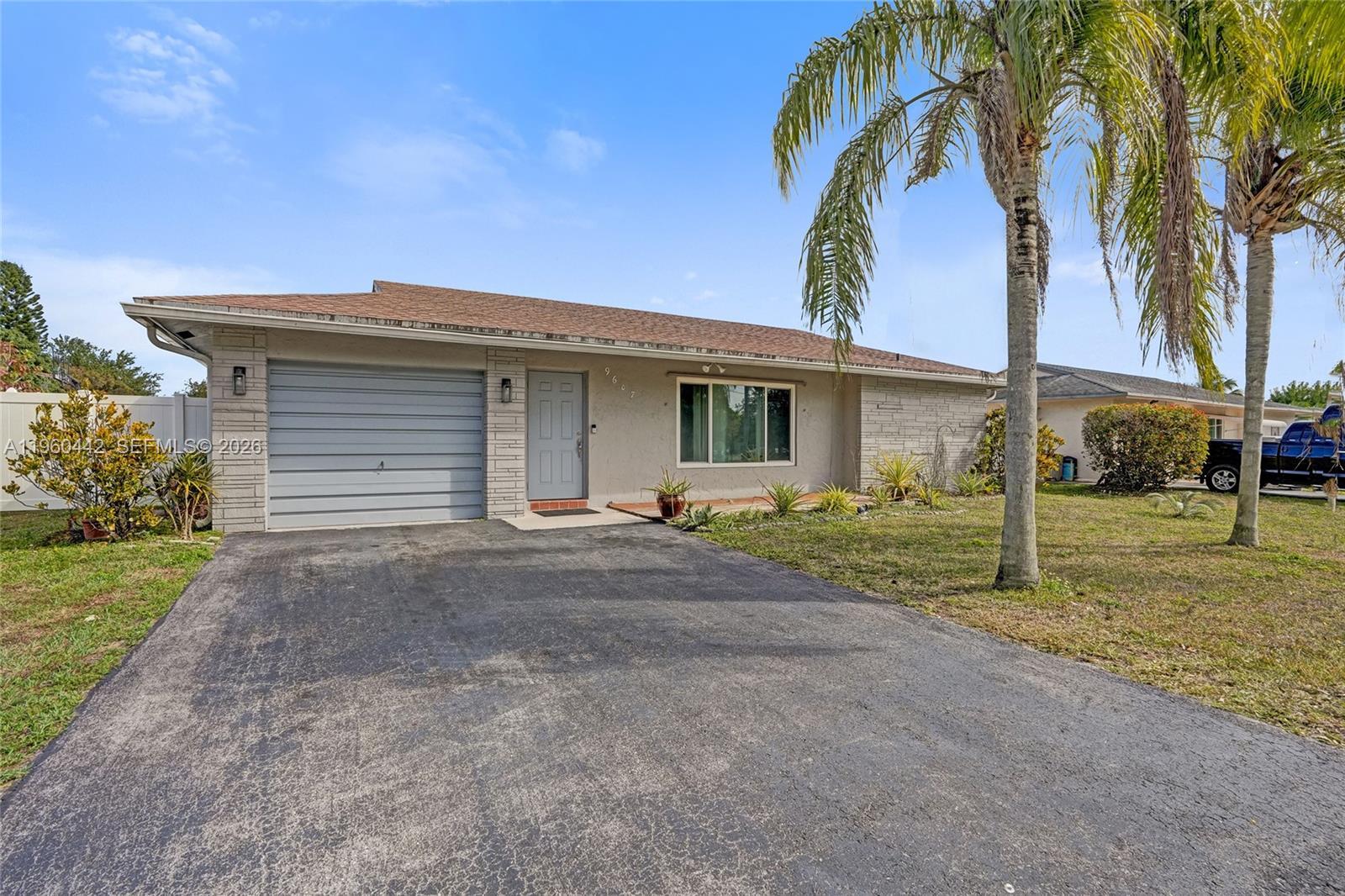9607 NW 81st St, Tamarac FL 33321 photo 2