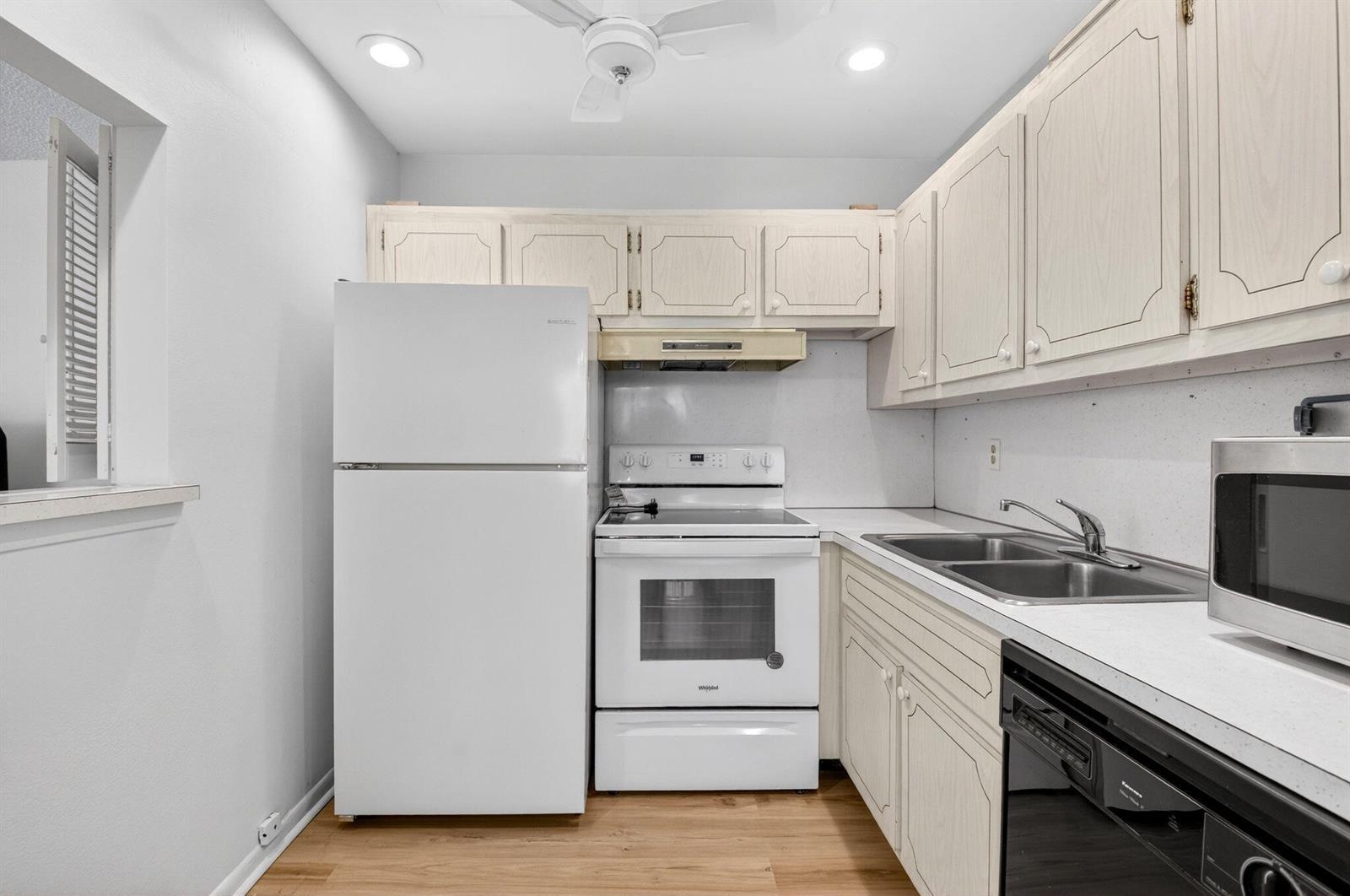 480 W Boynton Beach Boulevard # 205, Boynton Beach FL 33435 photo 2