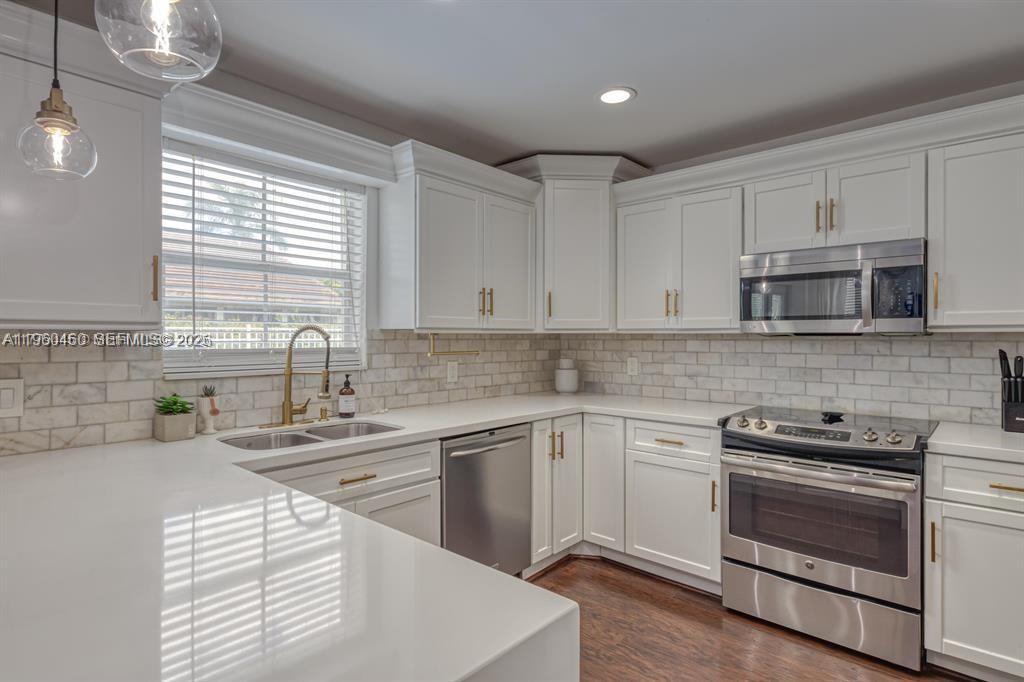 3080 Carysfort Ln, Margate FL 33063 photo 4