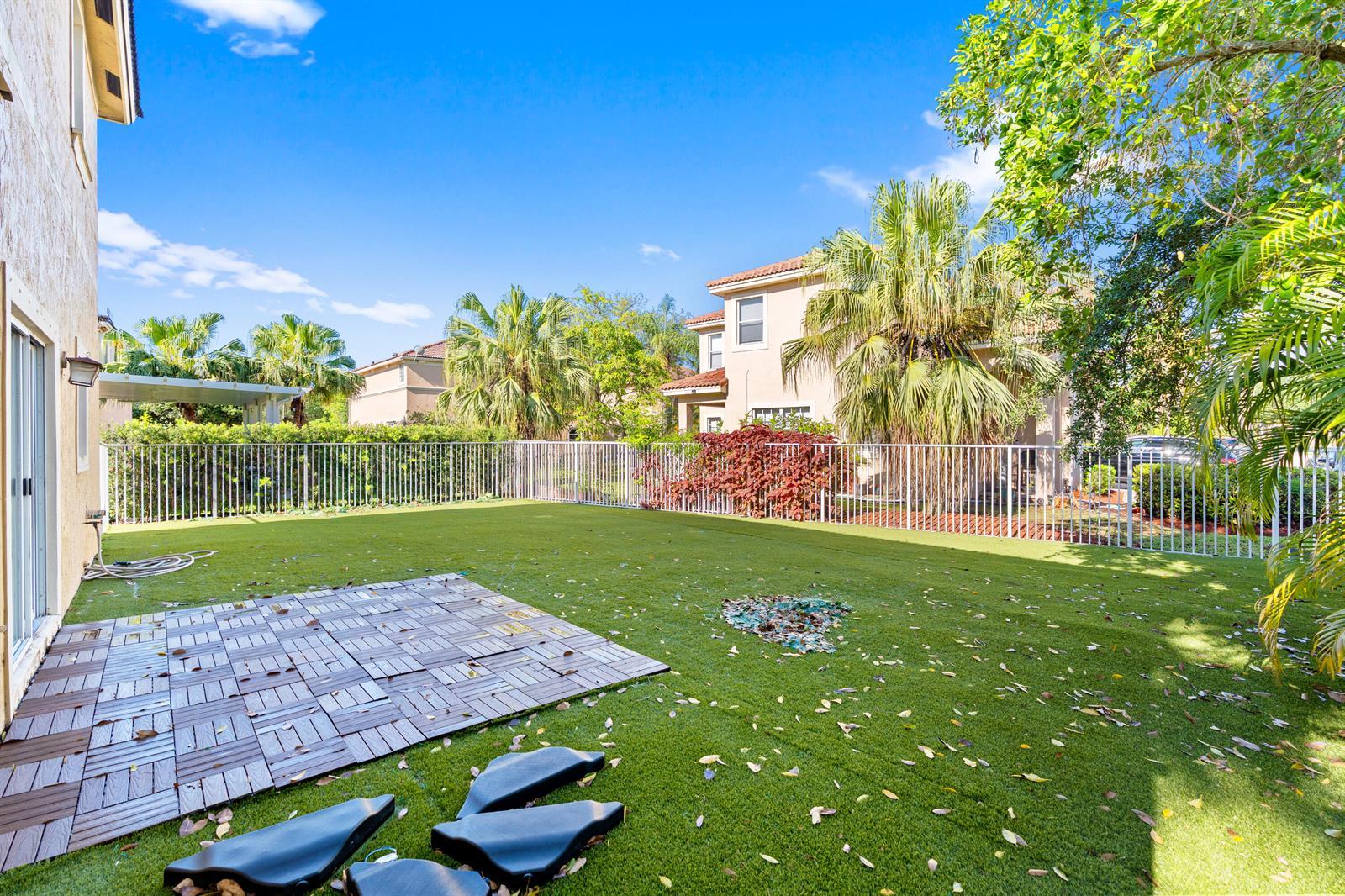 904 NW 126th Avenue, Coral Springs FL 33071