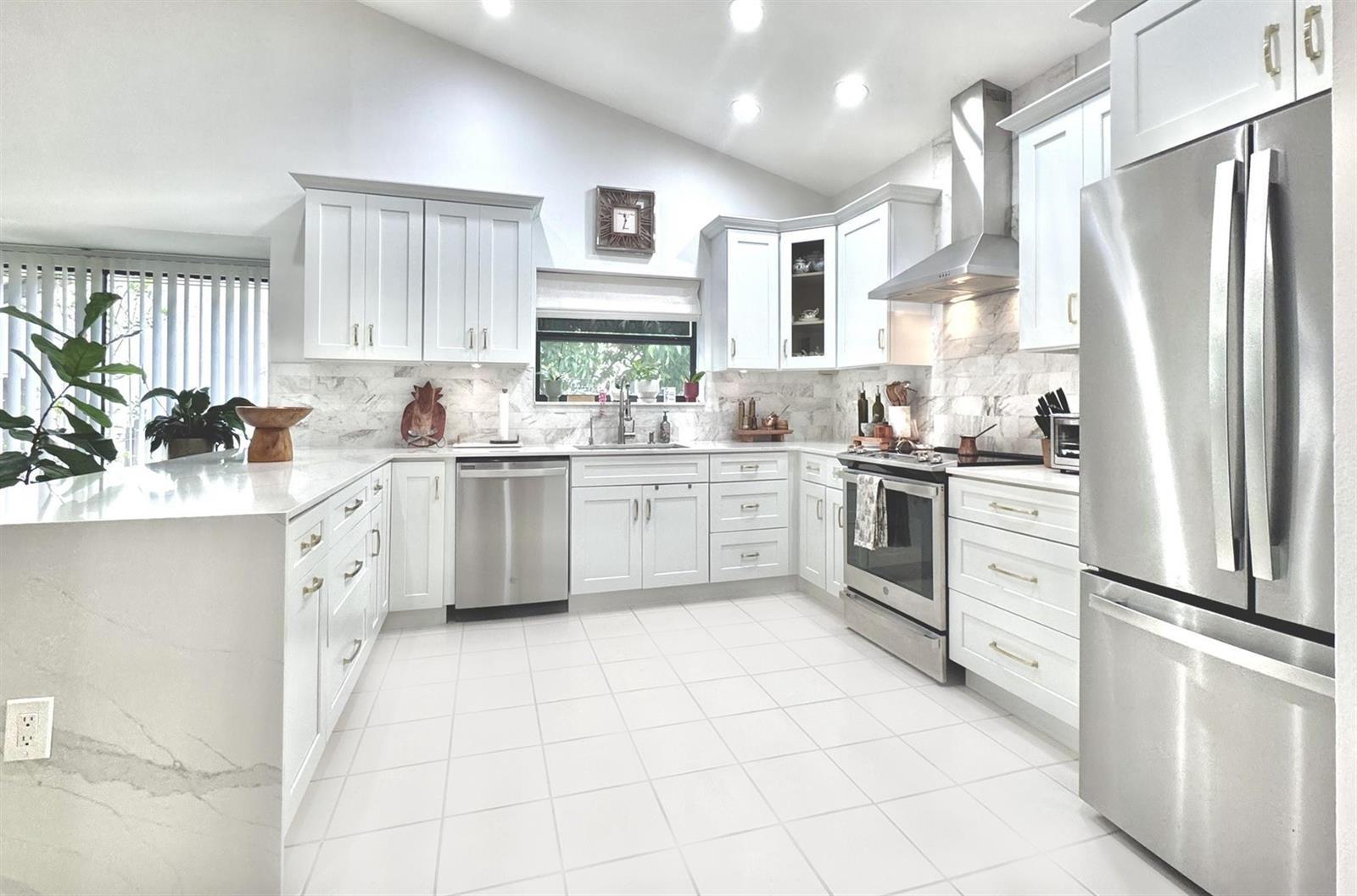 8330 Black Olive Drive, Tamarac FL 33321 photo 5