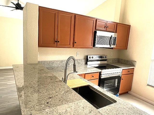 817 E Palm Run Drive, North Lauderdale FL 33068 photo 3