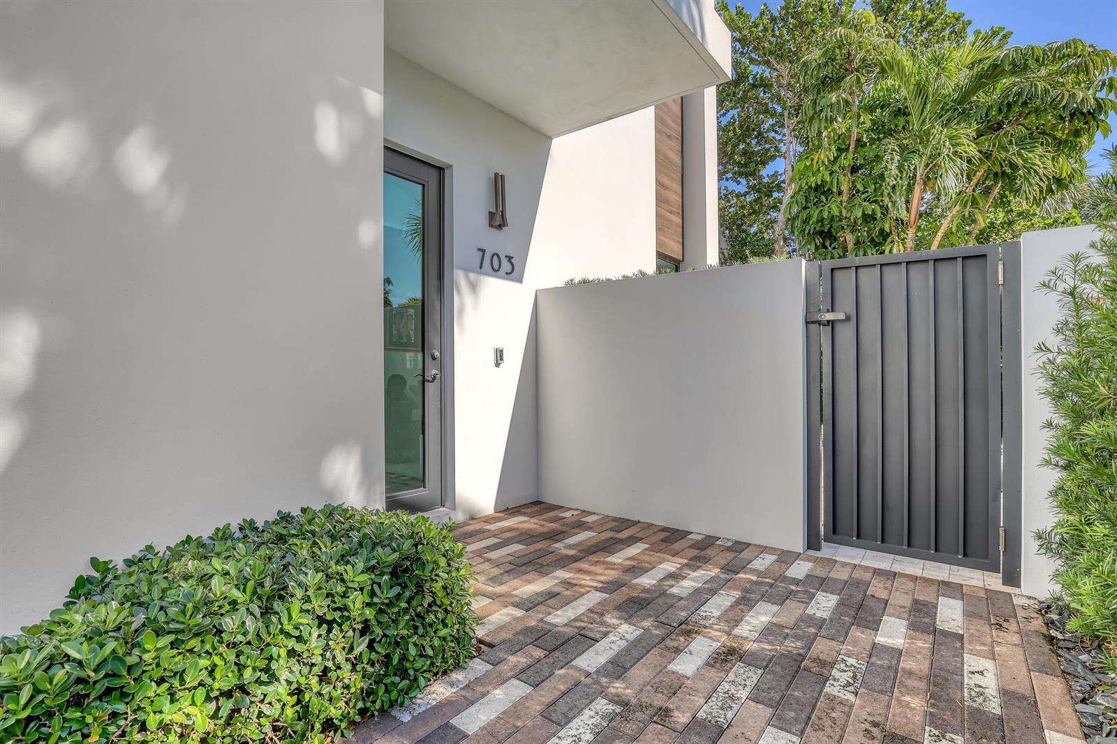 703 NE 5th Street, Delray Beach FL 33483 photo 3