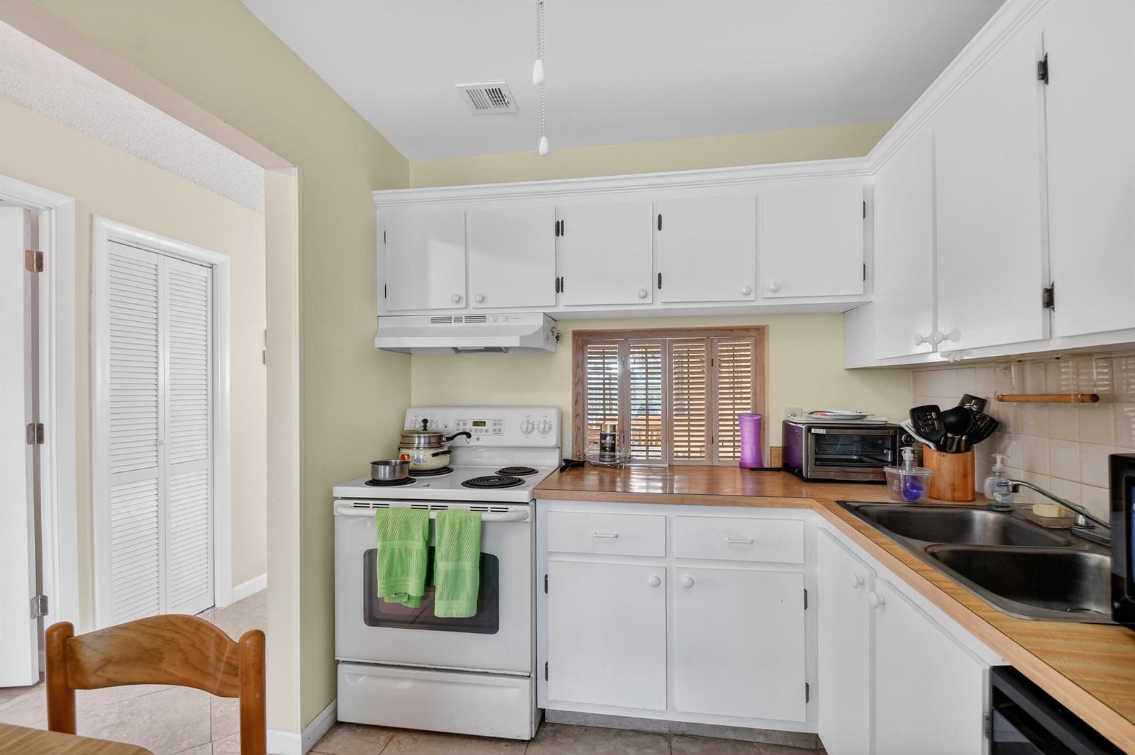 113 Lake Olive Drive # 113, West Palm Beach FL 33411 photo 5