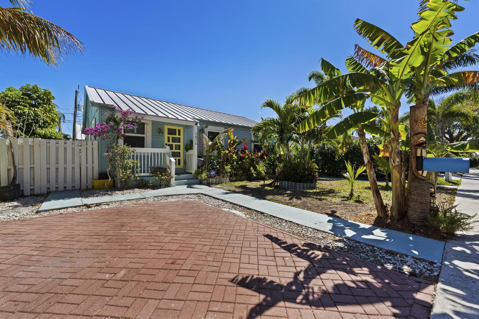 1616 N N Street N, FL 33460 photo 3