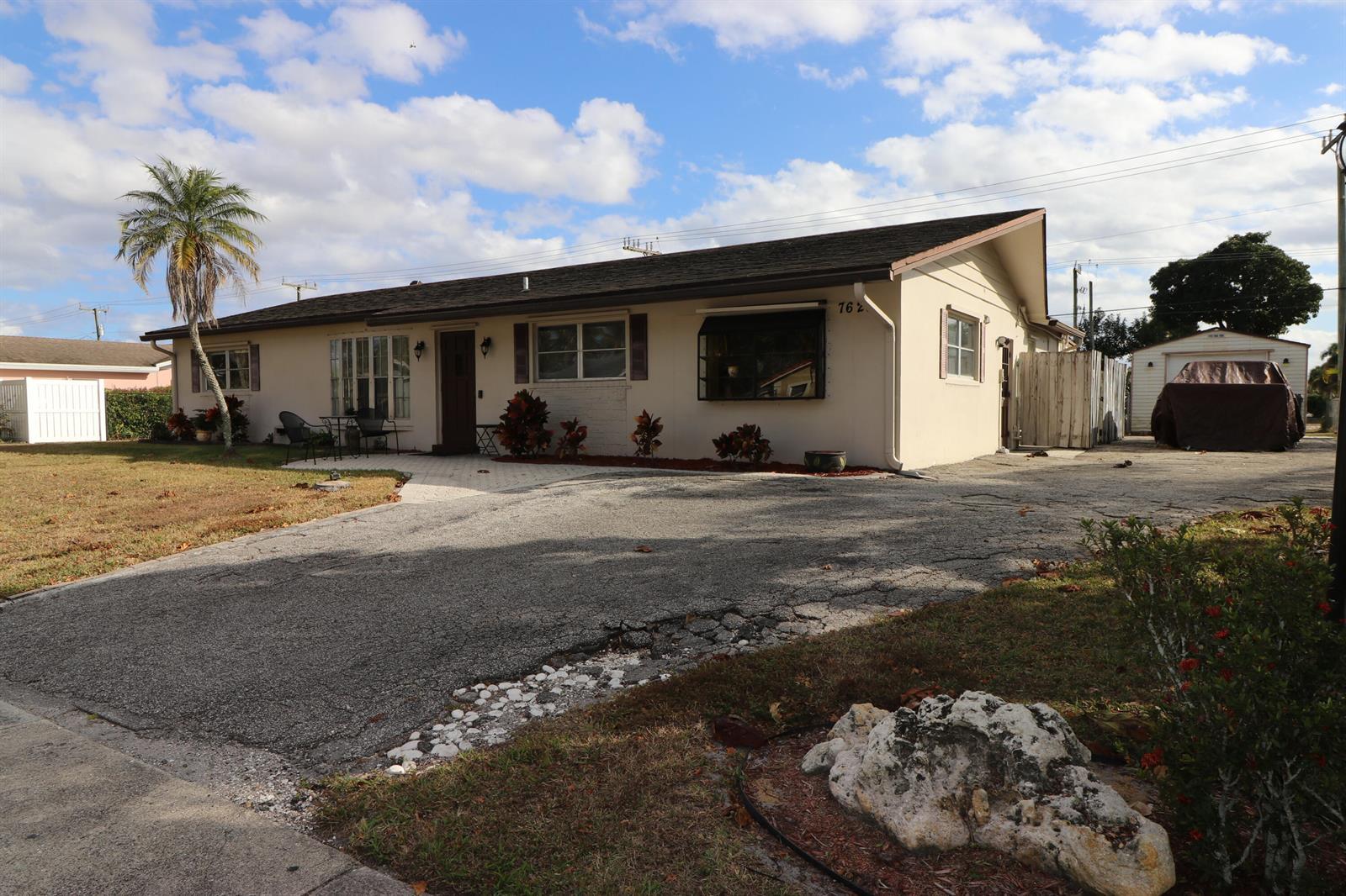 7620 Saint Andrews Road, Lake Worth FL 33467 photo 3
