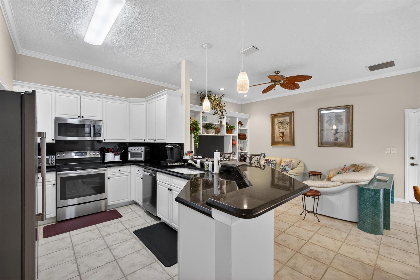 2085 Chagall Circle, West Palm Beach FL 33409 photo 5