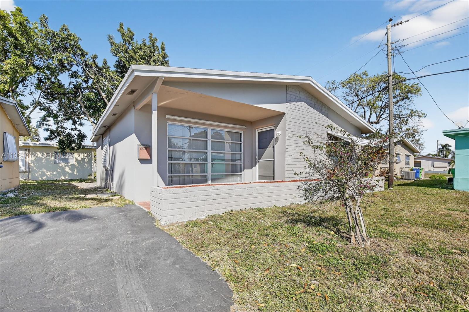 6853 NW 26th Ct, Sunrise FL 33313 photo 2