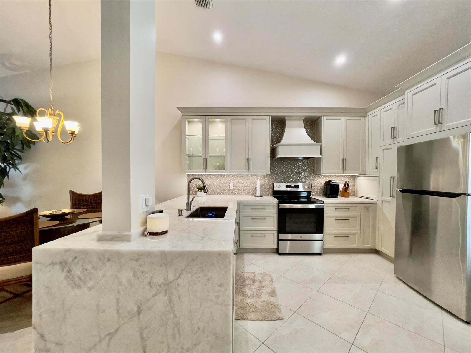 202 Cypress Point Drive # 202, Palm Beach Gardens FL 33418