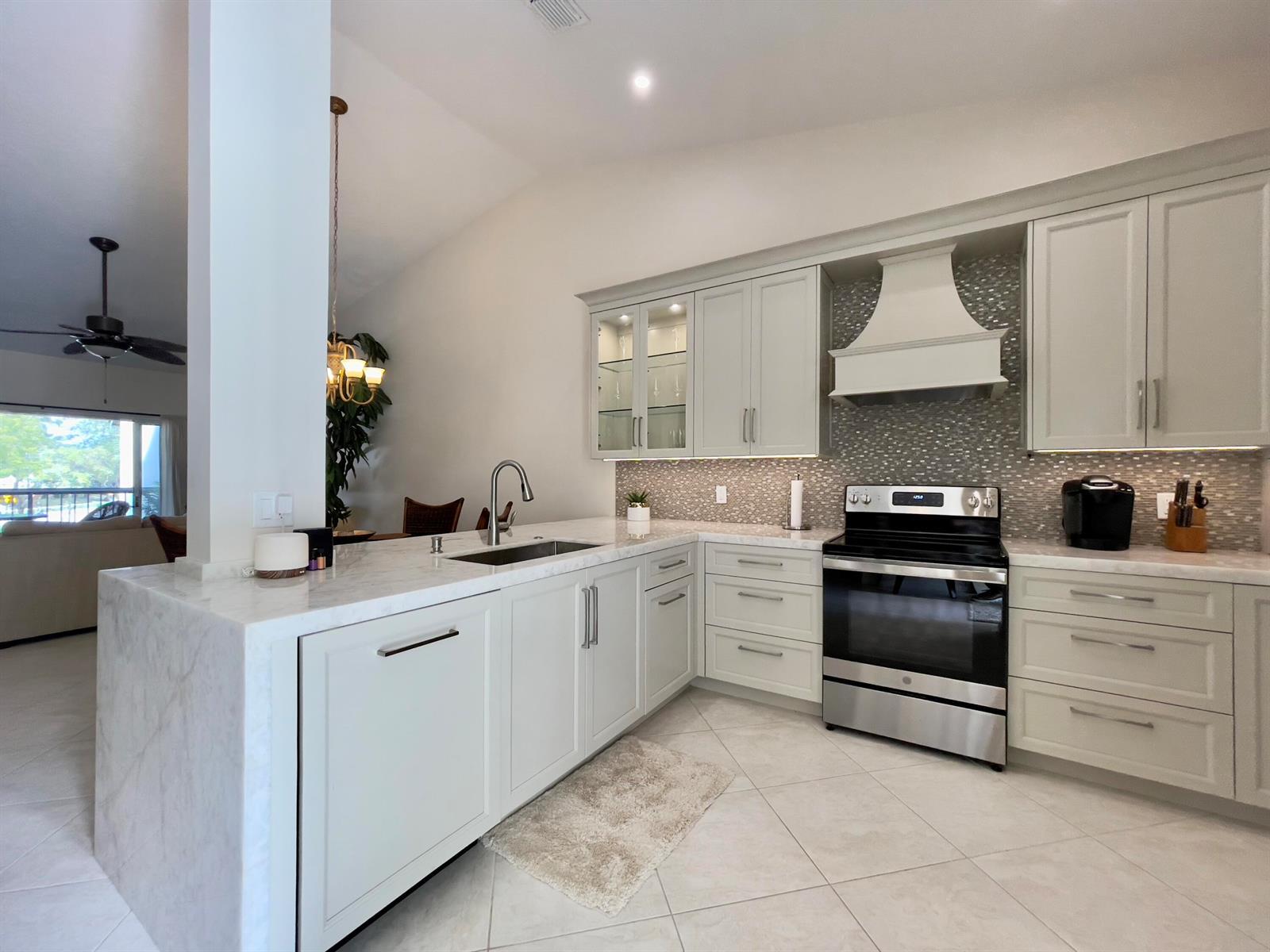 202 Cypress Point Drive # 202, Palm Beach Gardens FL 33418 photo 4