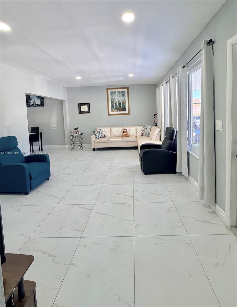 598 E 41st St, Hialeah FL 33013 photo 3