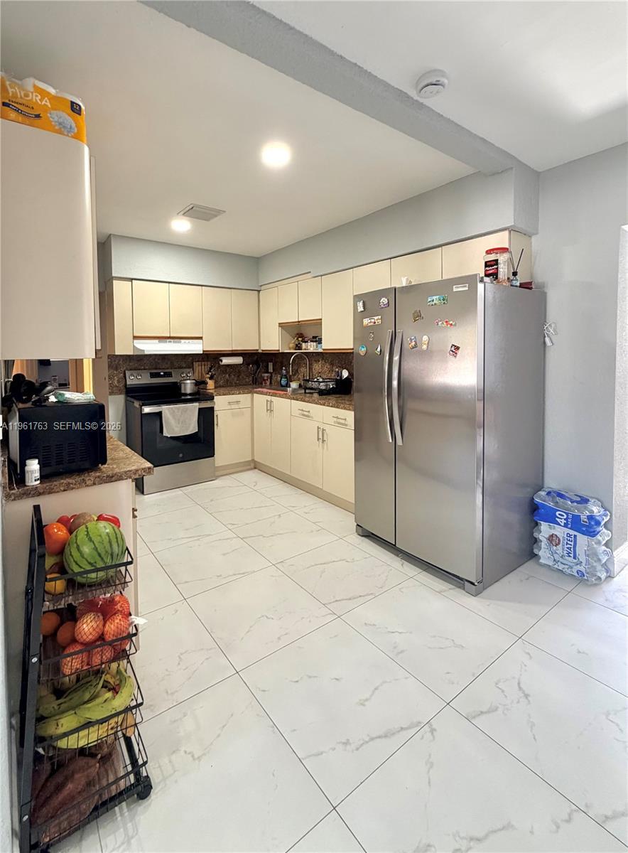 598 E 41st St, Hialeah FL 33013 photo 4