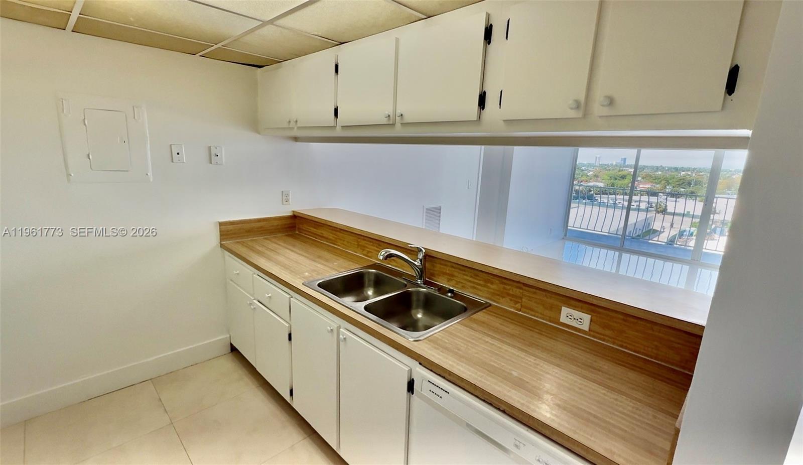 7601 E Treasure Dr # 801, North Bay Village FL 33141 photo 5