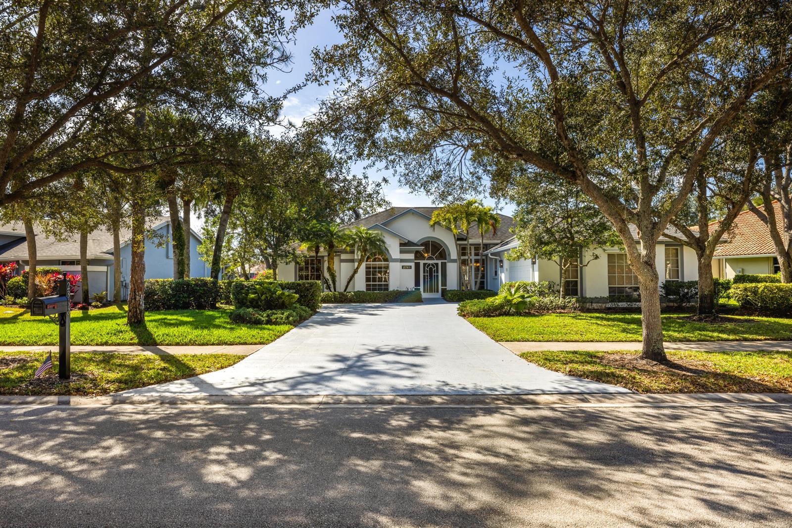 2368 SW Danforth Circle, Palm City FL 34990 photo 2