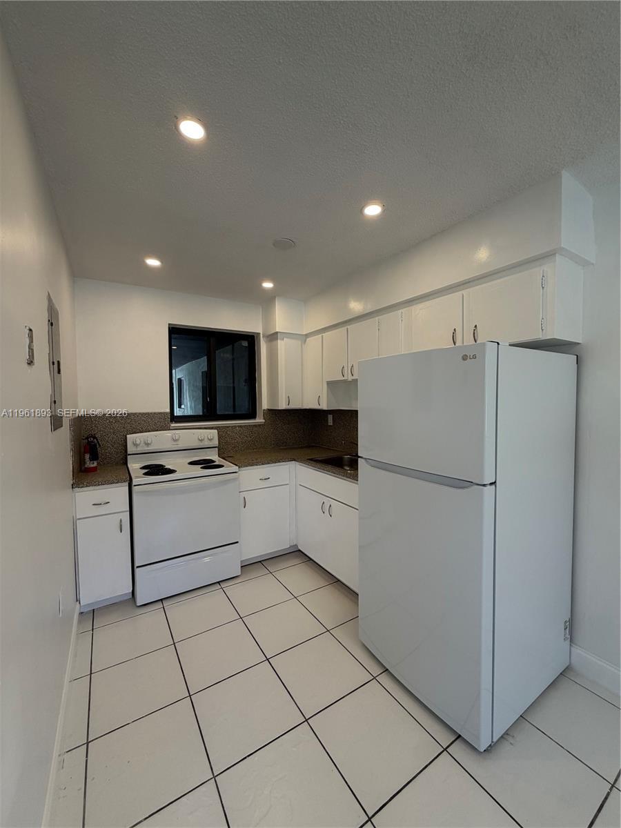 17150 NE 23rd Ave # 10, North Miami Beach FL 33160 photo 2