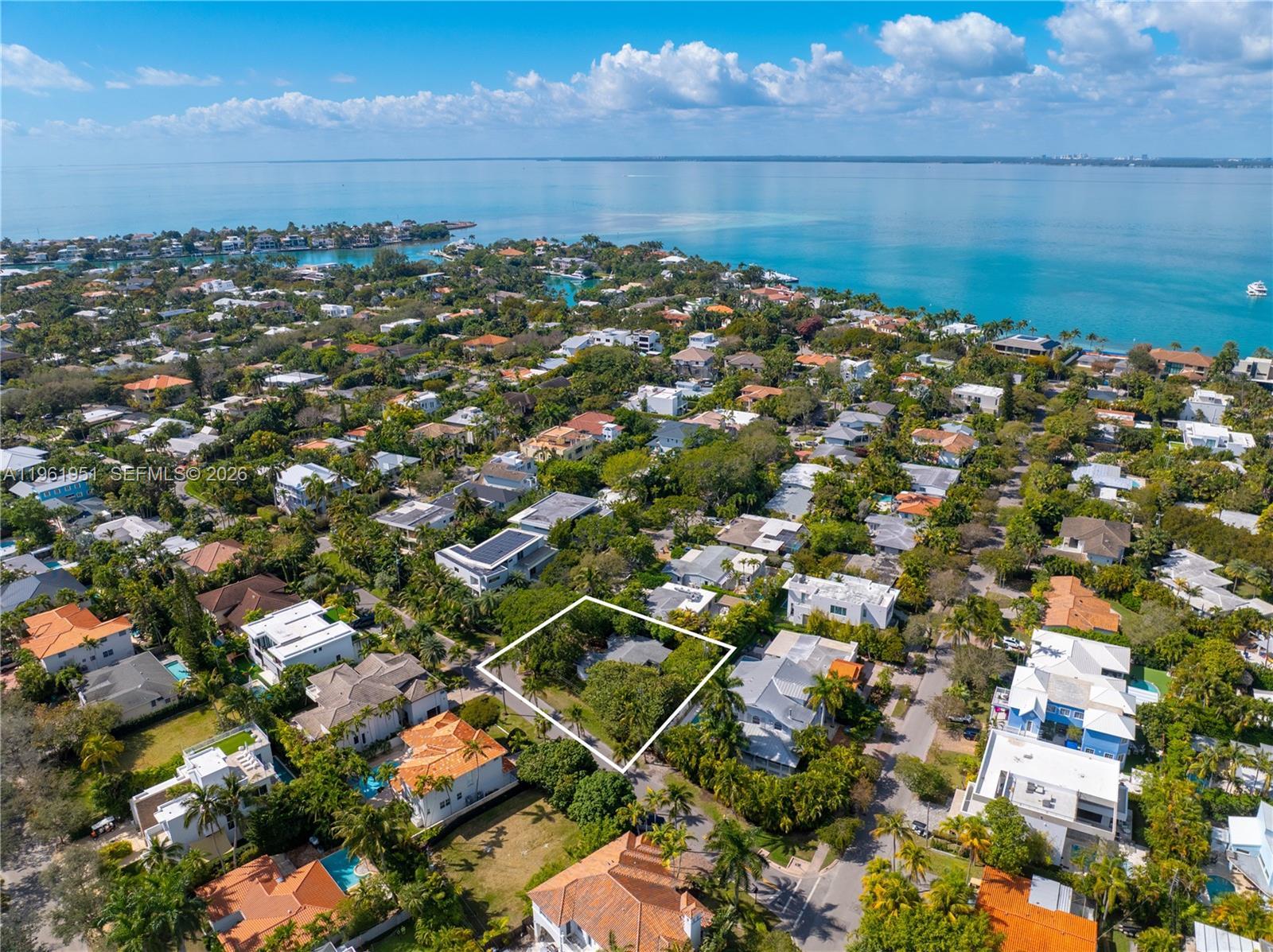 301 Redwood Ln, Key Biscayne FL 33149 photo 2