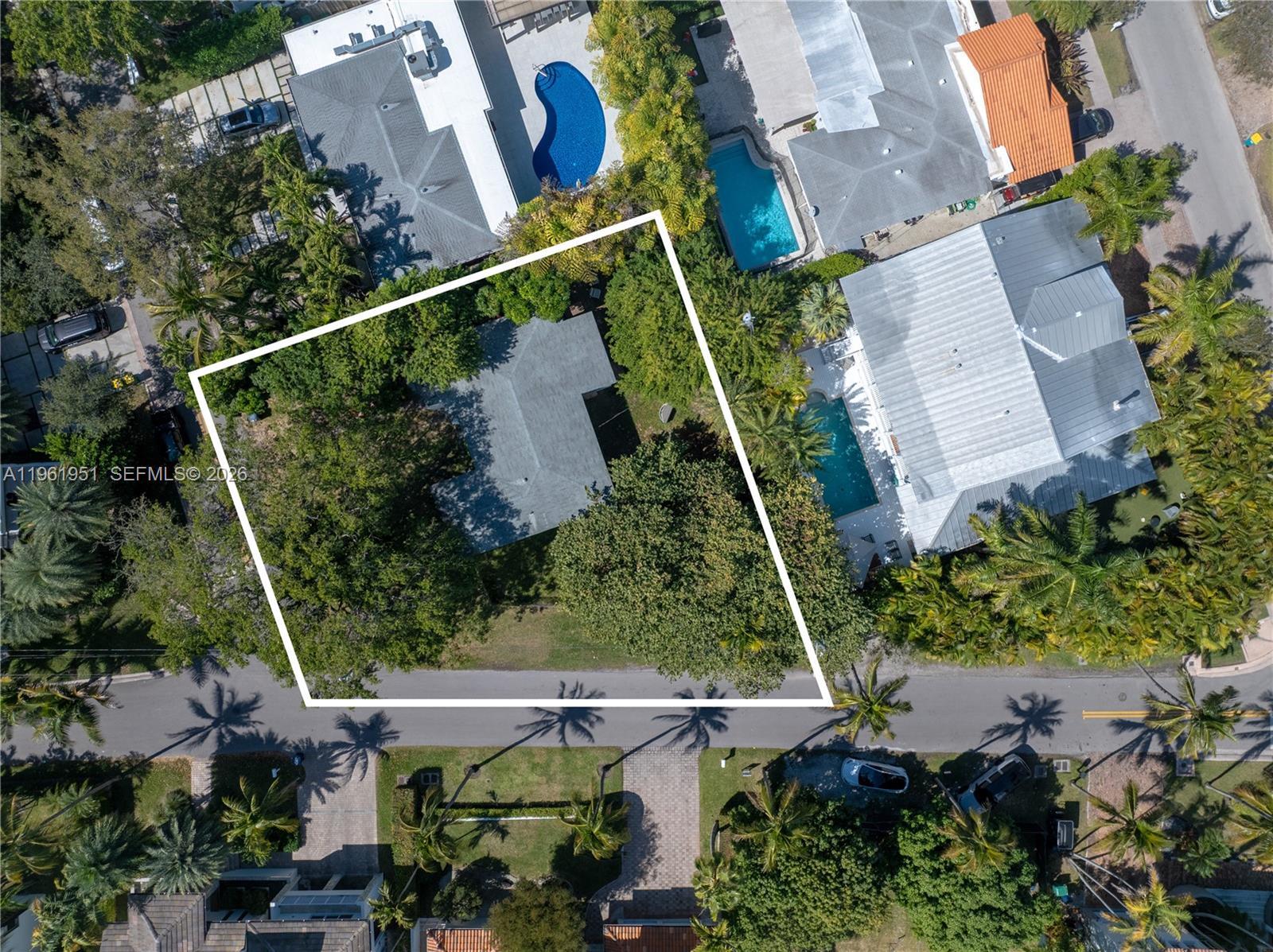 301 Redwood Ln, Key Biscayne FL 33149 photo 3