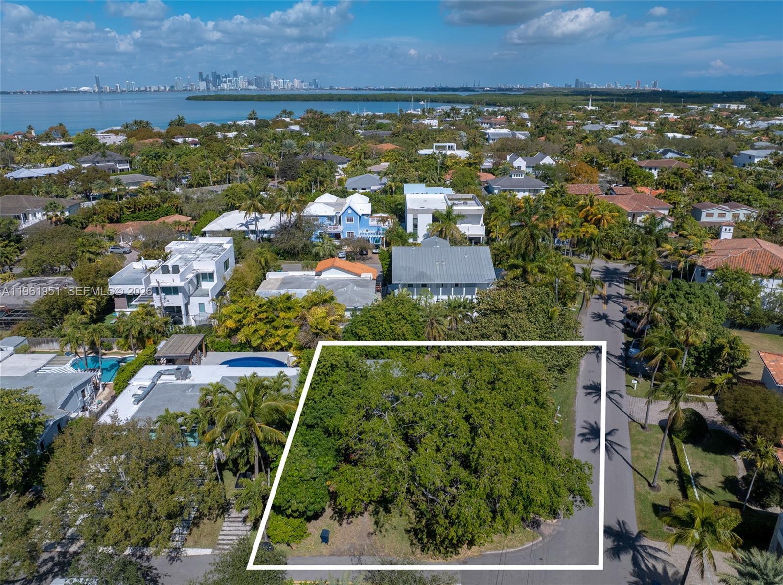 301 Redwood Ln, Key Biscayne FL 33149 photo 4