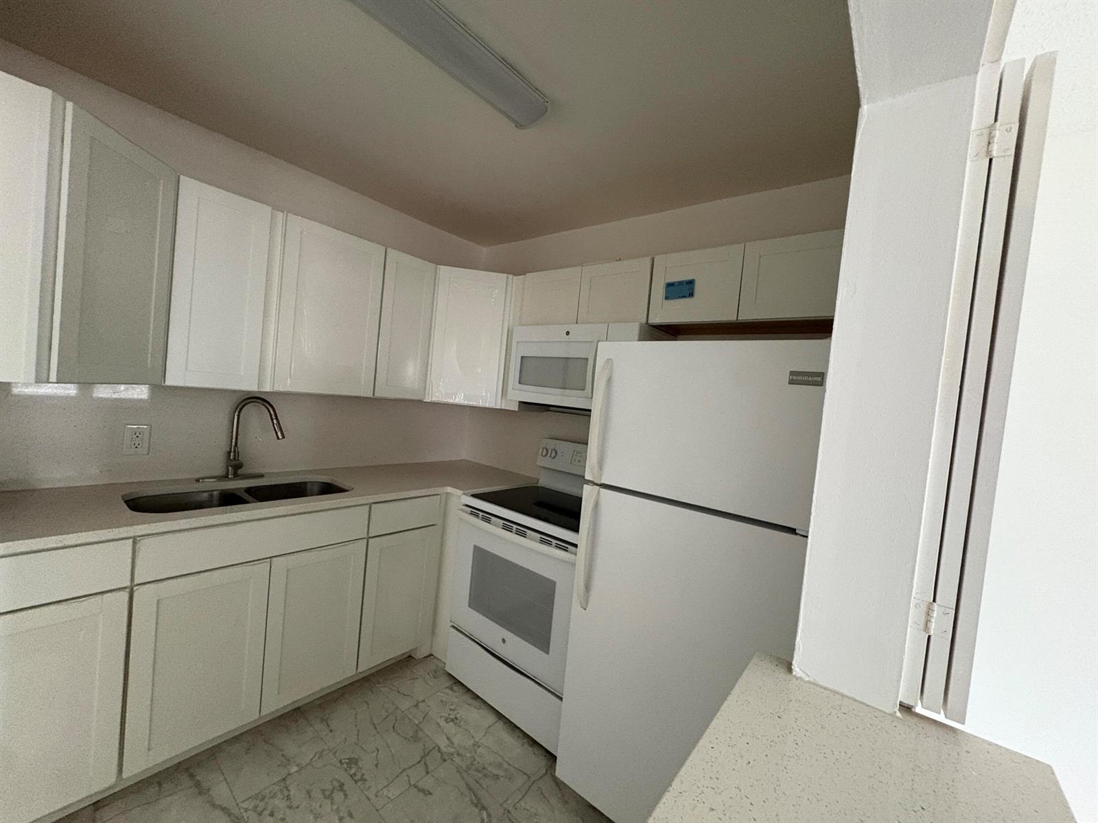 374 Camden P, West Palm Beach FL 33417 photo 3