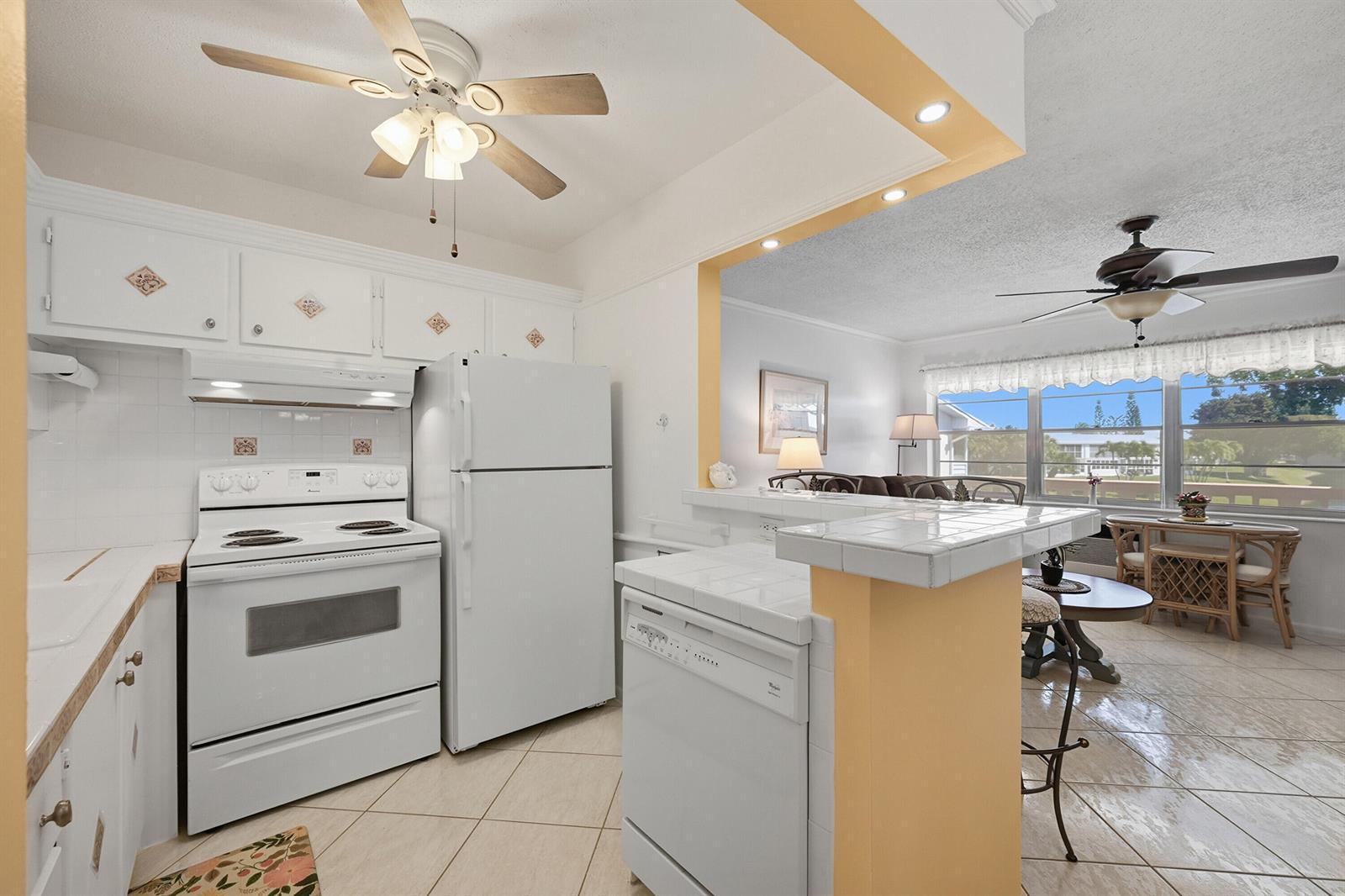 47 Berkshire B Crescent # B, West Palm Beach FL 33417 photo 2