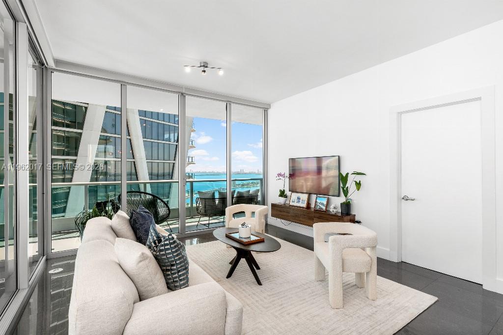 900 Biscayne Blvd # 3212, Miami FL 33132 photo 2
