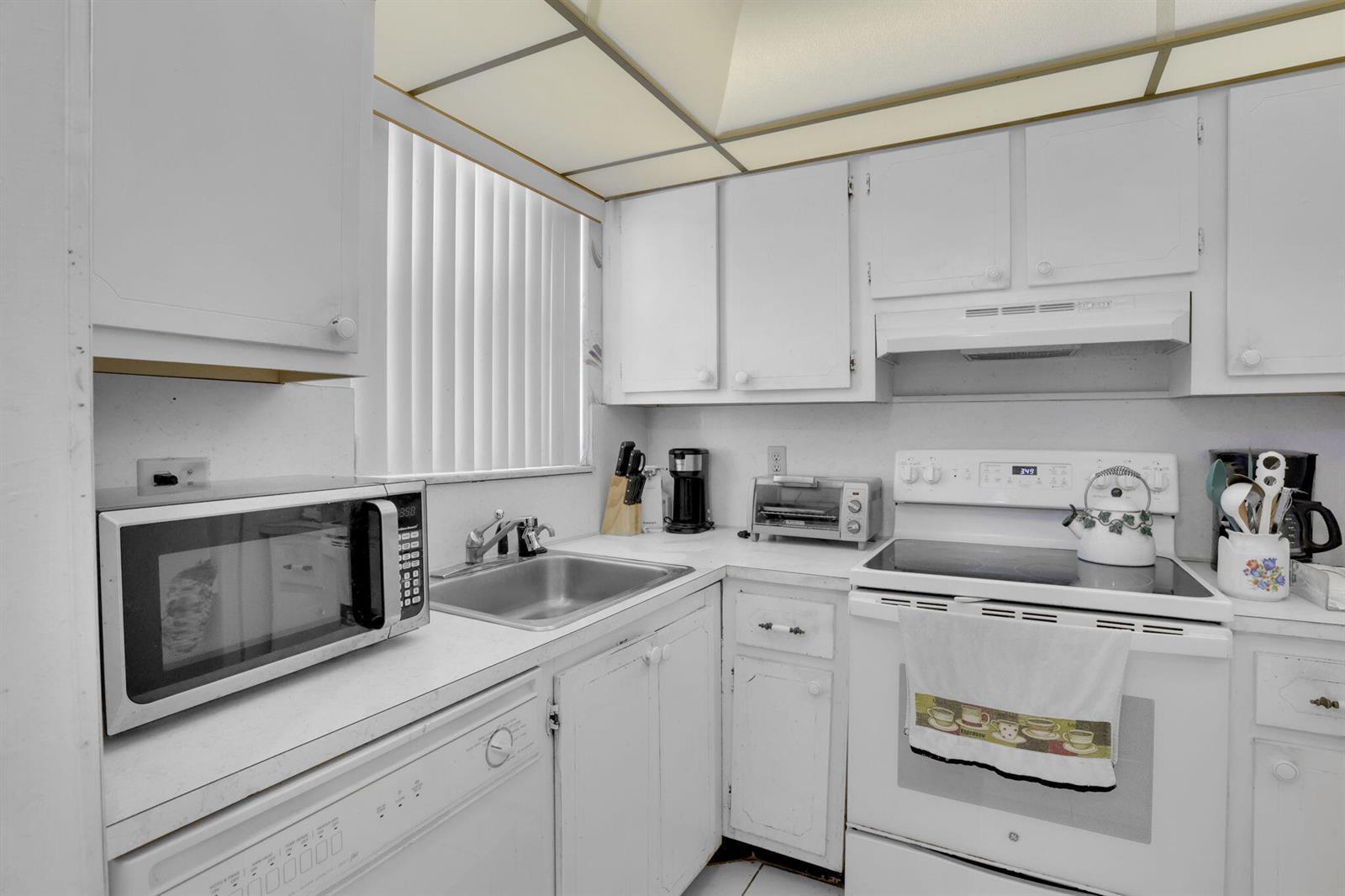 2751 E Sunrise Lakes Drive # 204, Sunrise FL 33322 photo 5