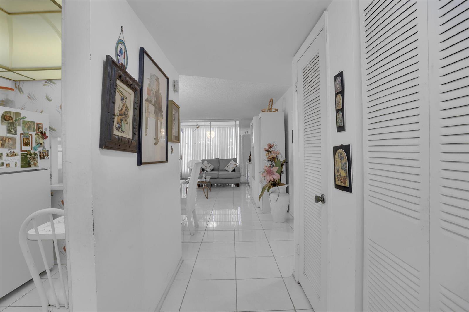 2751 E Sunrise Lakes Drive # 204, Sunrise FL 33322 photo 4