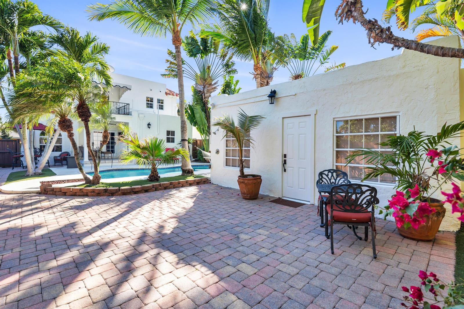 137 Edgewood Drive, West Palm Beach FL 33405 photo 5