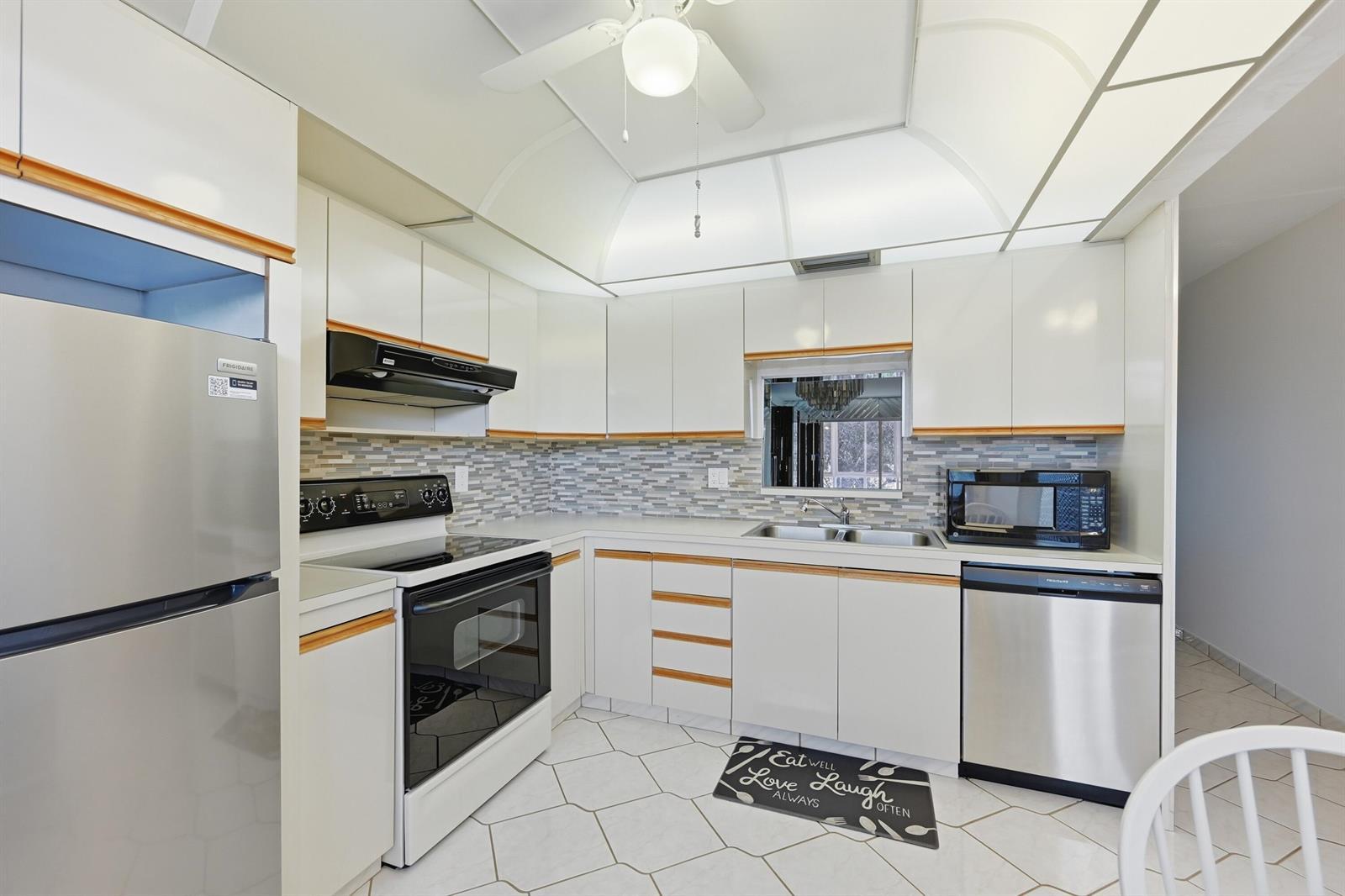 2302 Lucaya Lane # E3, Coconut Creek FL 33066 photo 2
