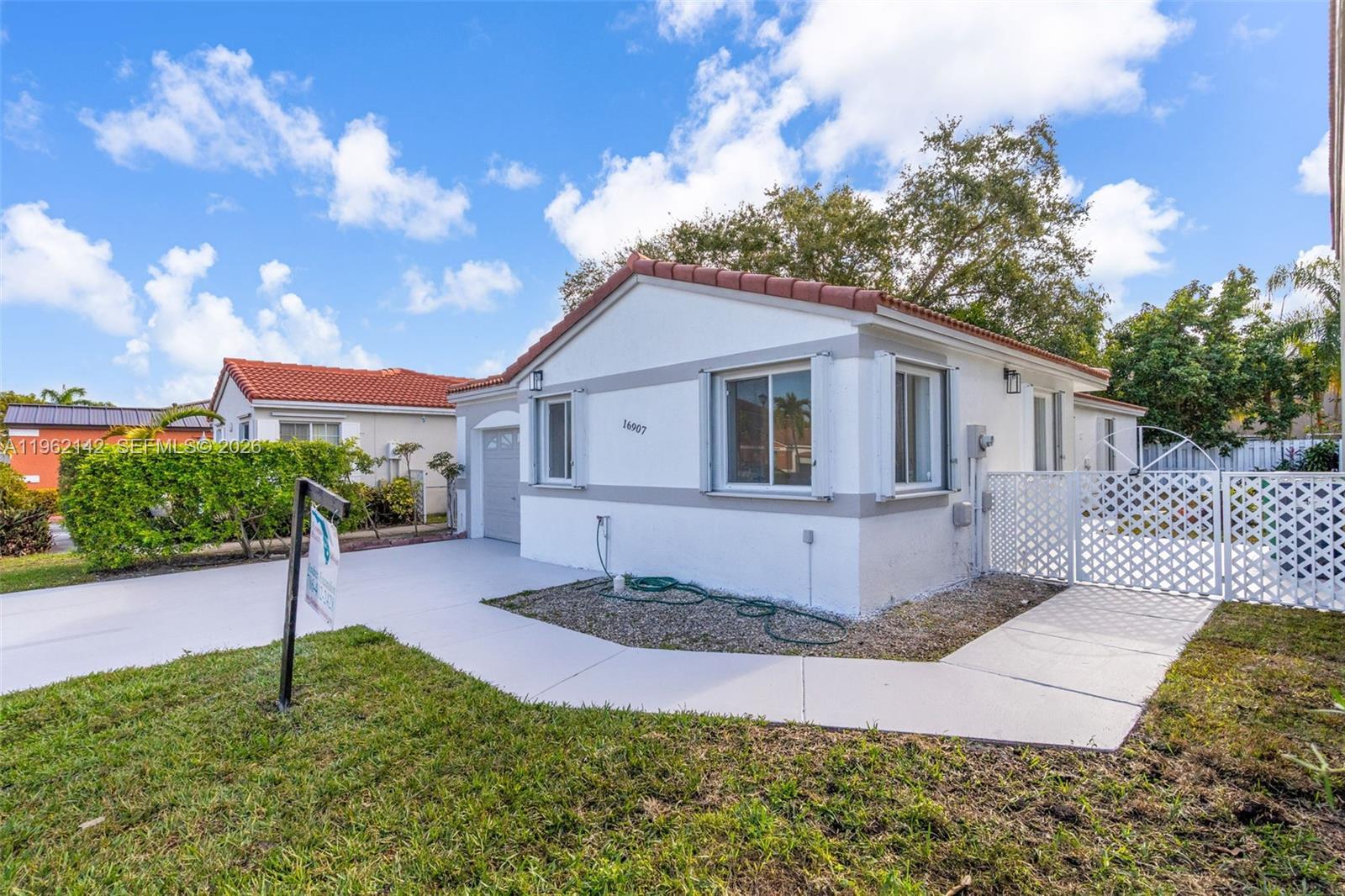 16907 SW 142nd Pl, Miami FL 33177 photo 2