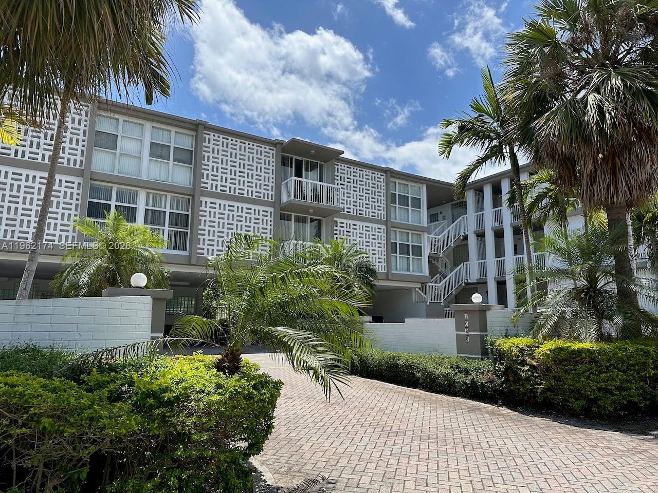 1080 99th St # 322, Bay Harbor Islands FL 33154