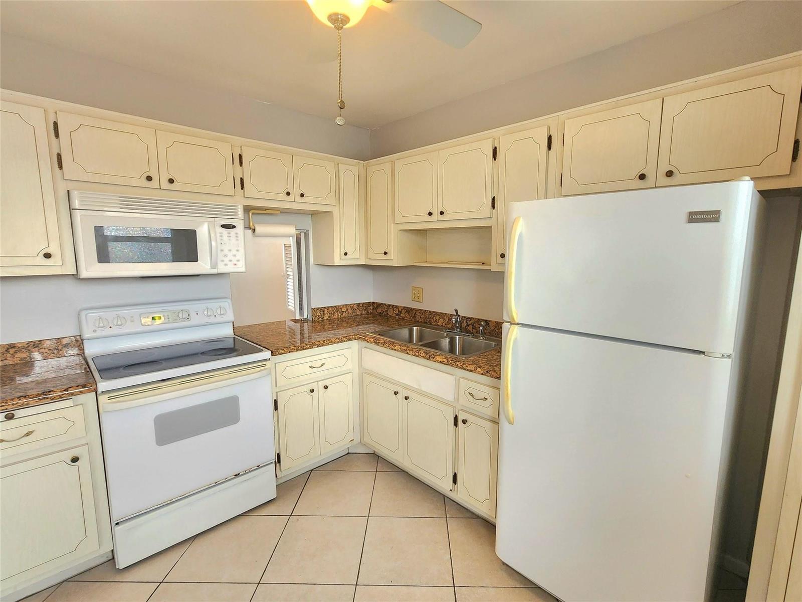 2223 Park Lane # 105, Hollywood FL 33021 photo 2