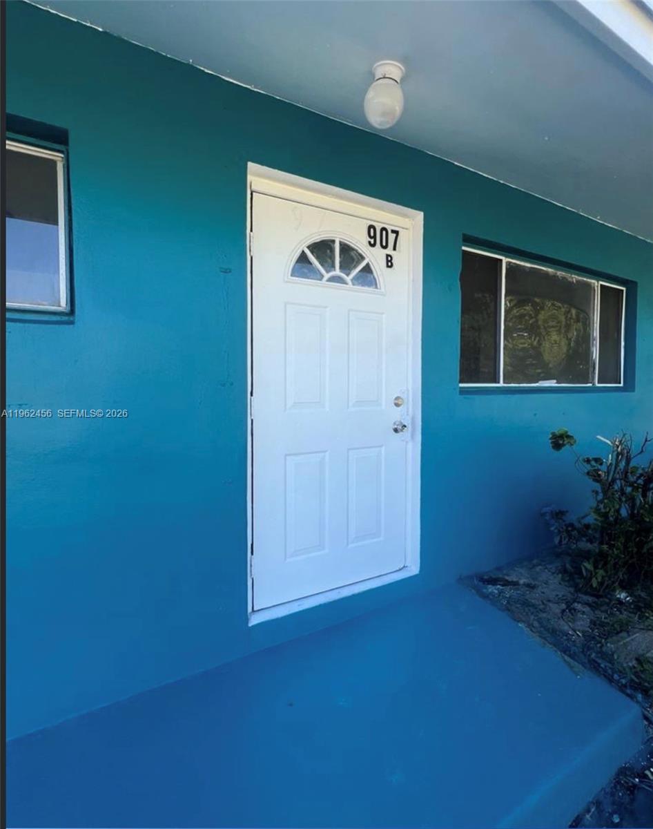 907 N 20th St # B, Fort Pierce FL 34950 photo 2