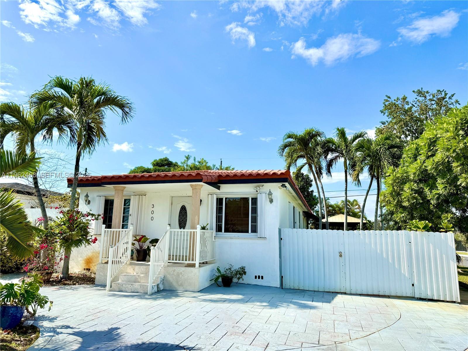 300 SW 71st Ave, Miami FL 33144 photo 2