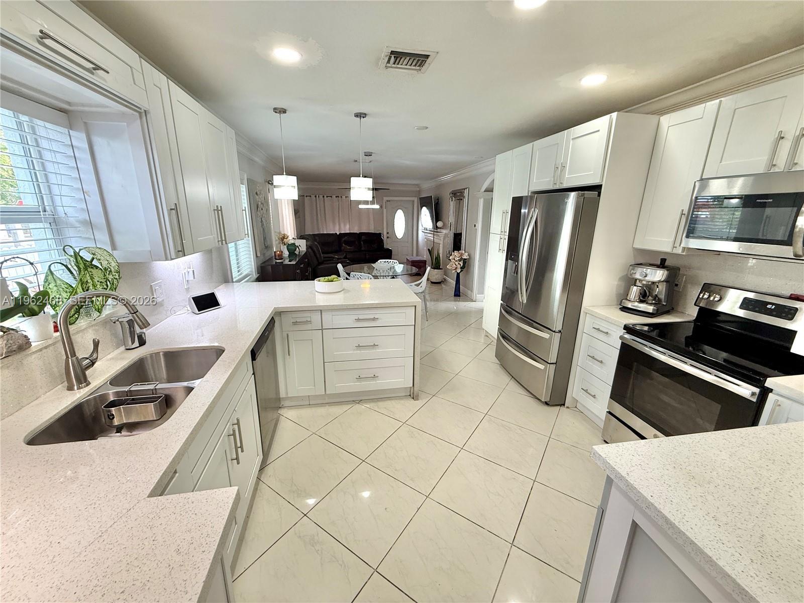 300 SW 71st Ave, Miami FL 33144 photo 4
