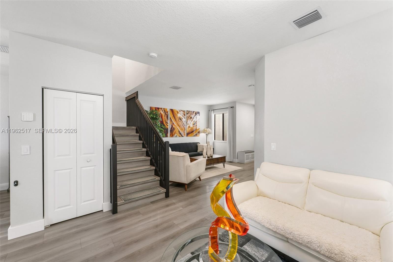 549 NE 206th Ln, Miami FL 33179 photo 5