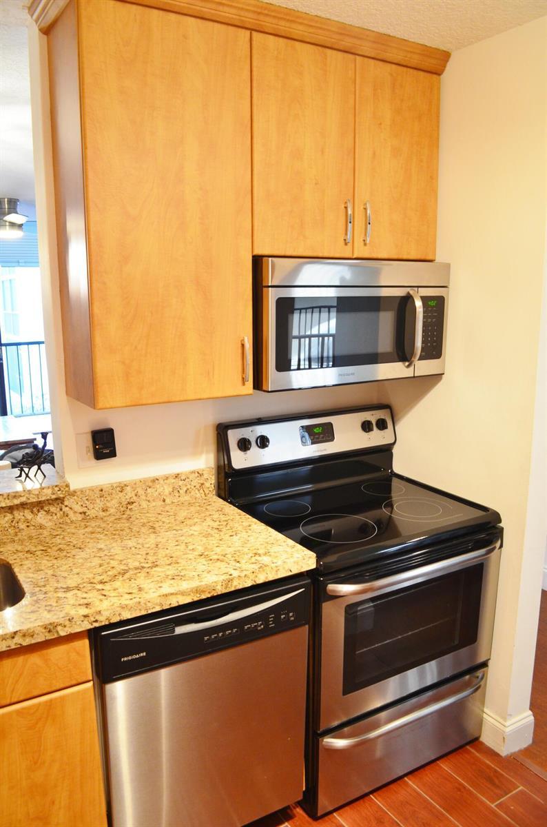 5370 Las Verdes Circle # 221, Delray Beach FL 33484 photo 4
