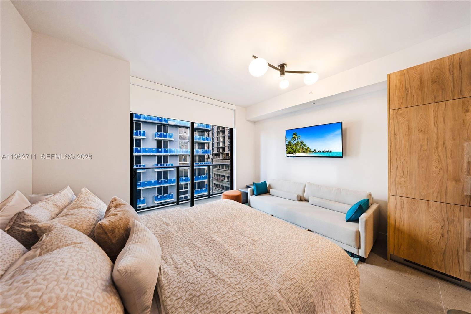 11 NE 6th St # 1208, Miami FL 33132 photo 3