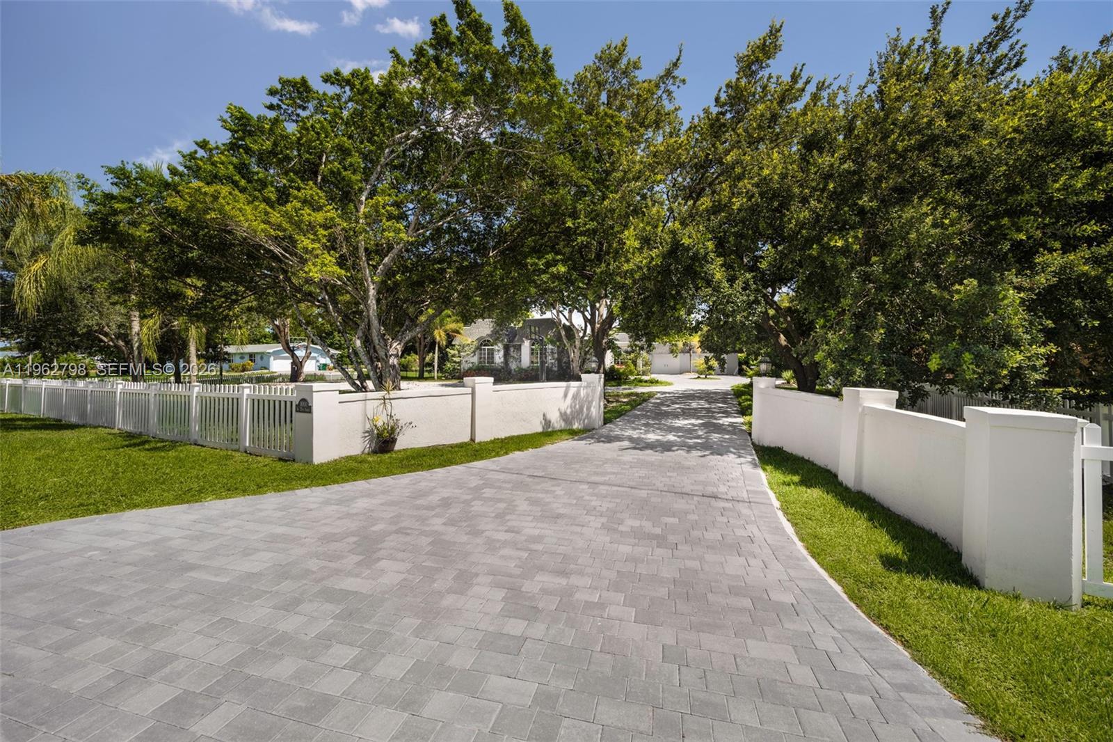 11000 SW 25th St, Davie FL 33324 photo 2