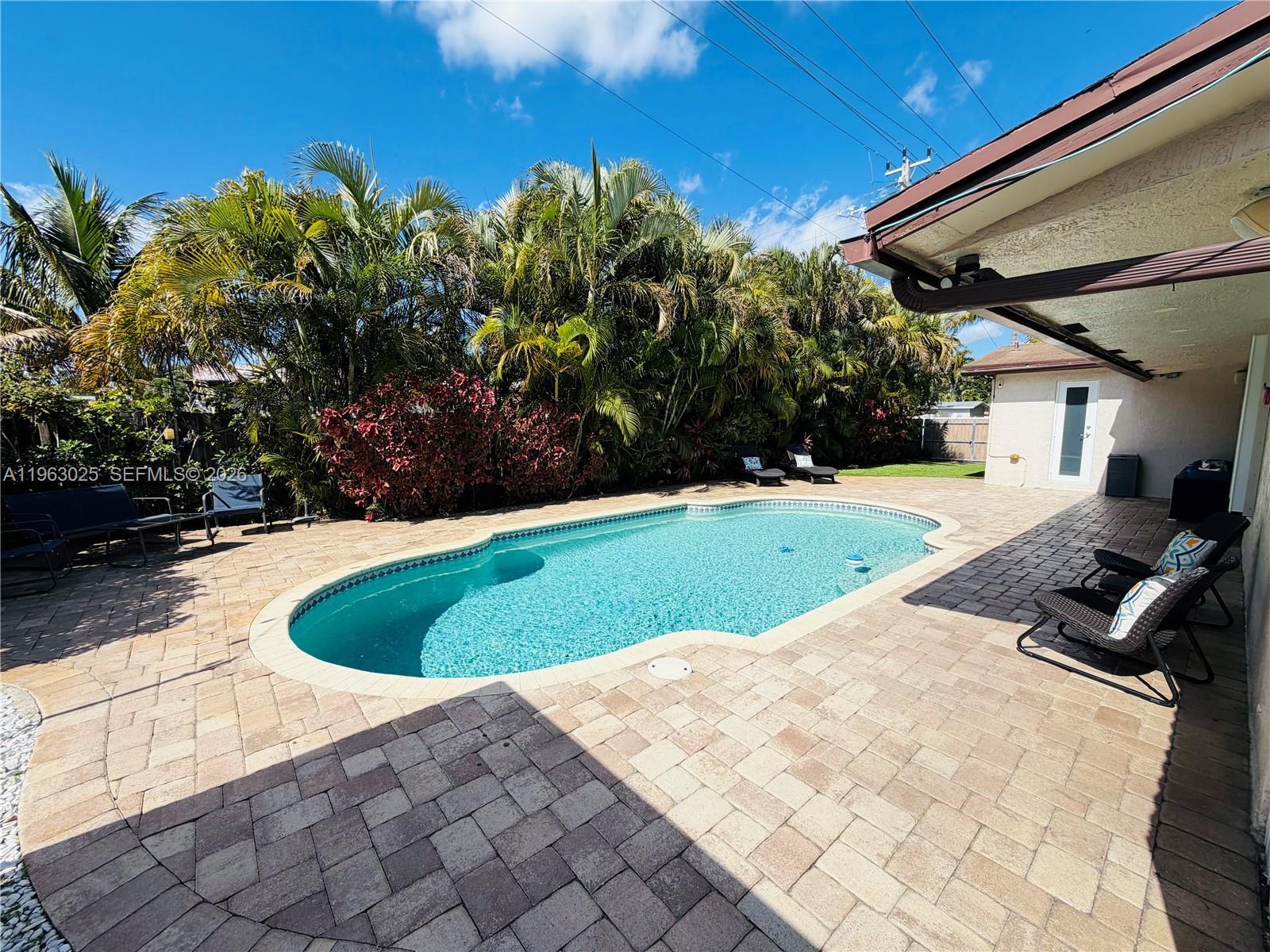 820 NW 91st Ave, Pembroke Pines FL 33024 photo 2
