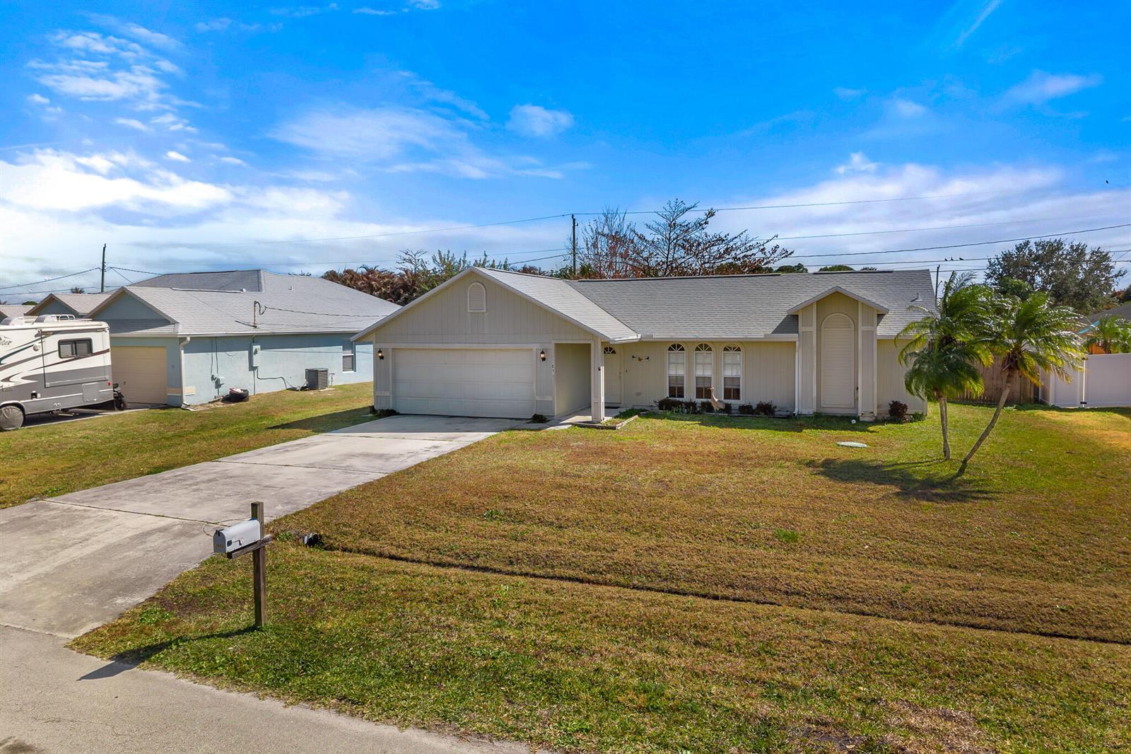 2850 SE Buccaneer Circle, Port St. Lucie FL 34952 photo 2