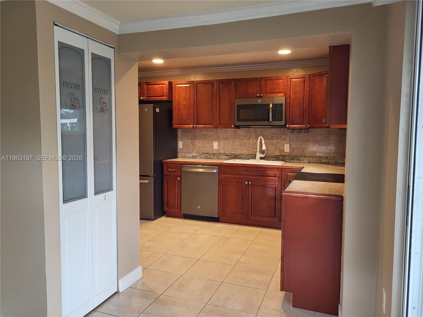 30 NE 56th St, Oakland Park FL 33334 photo 2
