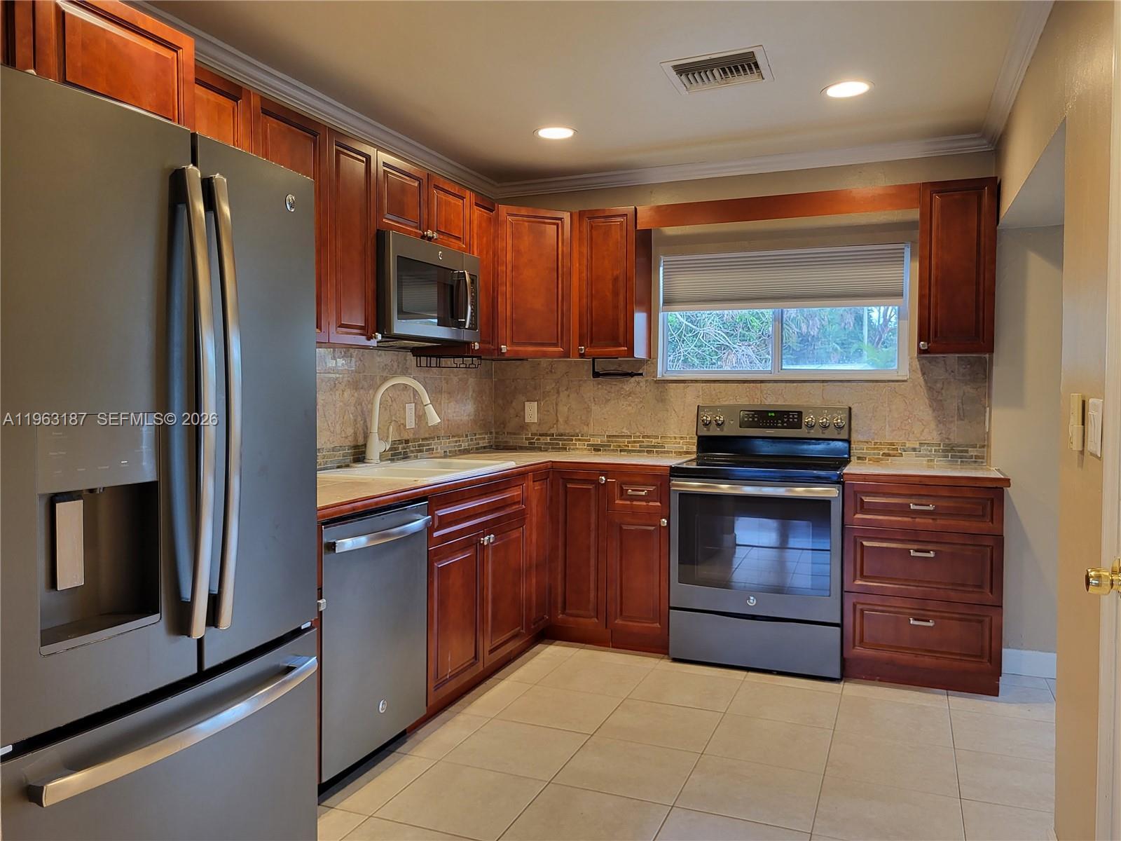 30 NE 56th St, Oakland Park FL 33334