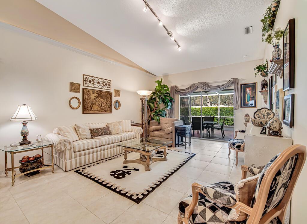 8482 Logia Circle, Boynton Beach FL 33472 photo 2