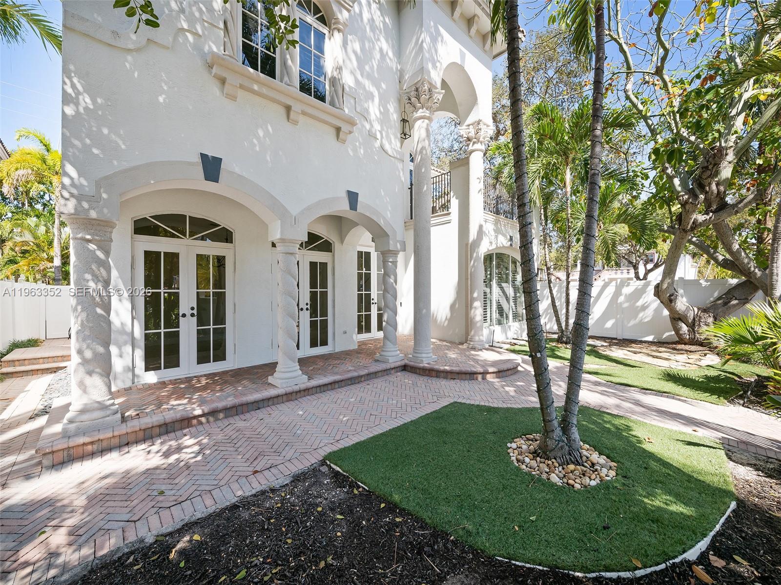 827 SE 2nd Ct, Fort Lauderdale FL 33301 photo 3