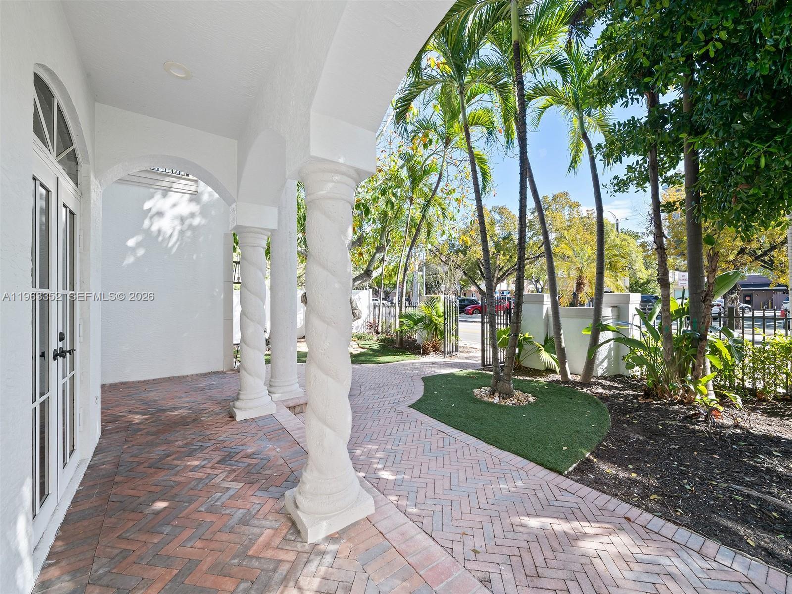 827 SE 2nd Ct, Fort Lauderdale FL 33301 photo 4