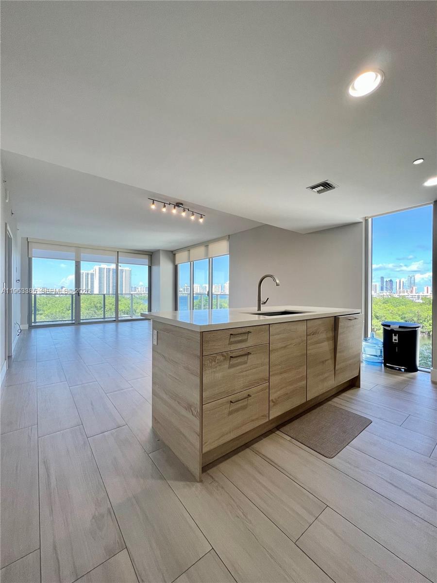 16385 Biscayne Blvd # 607, North Miami Beach FL 33160 photo 2