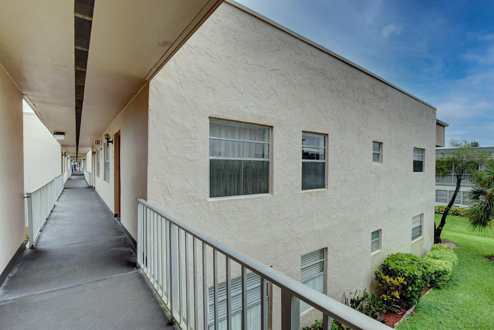 138 Flanders C, Delray Beach FL 33484 photo 4
