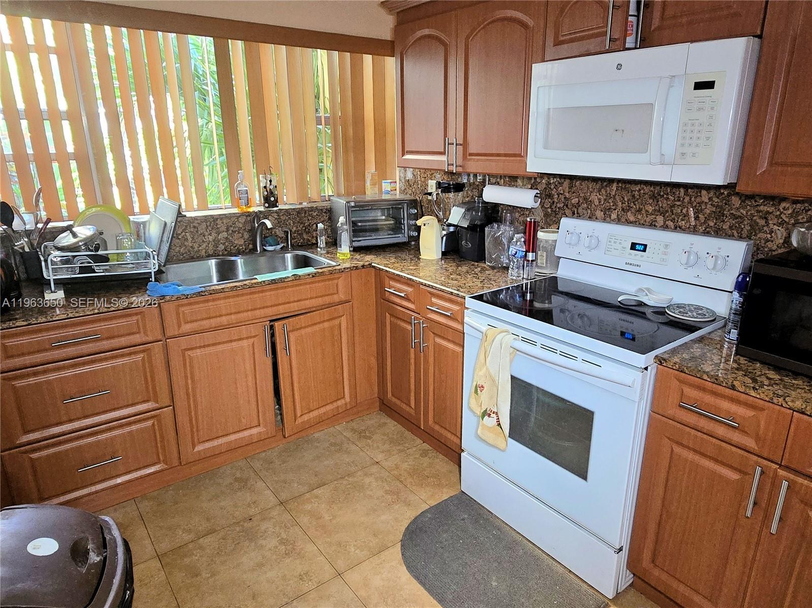 940 NE 199th St # 114, Miami FL 33179 photo 3