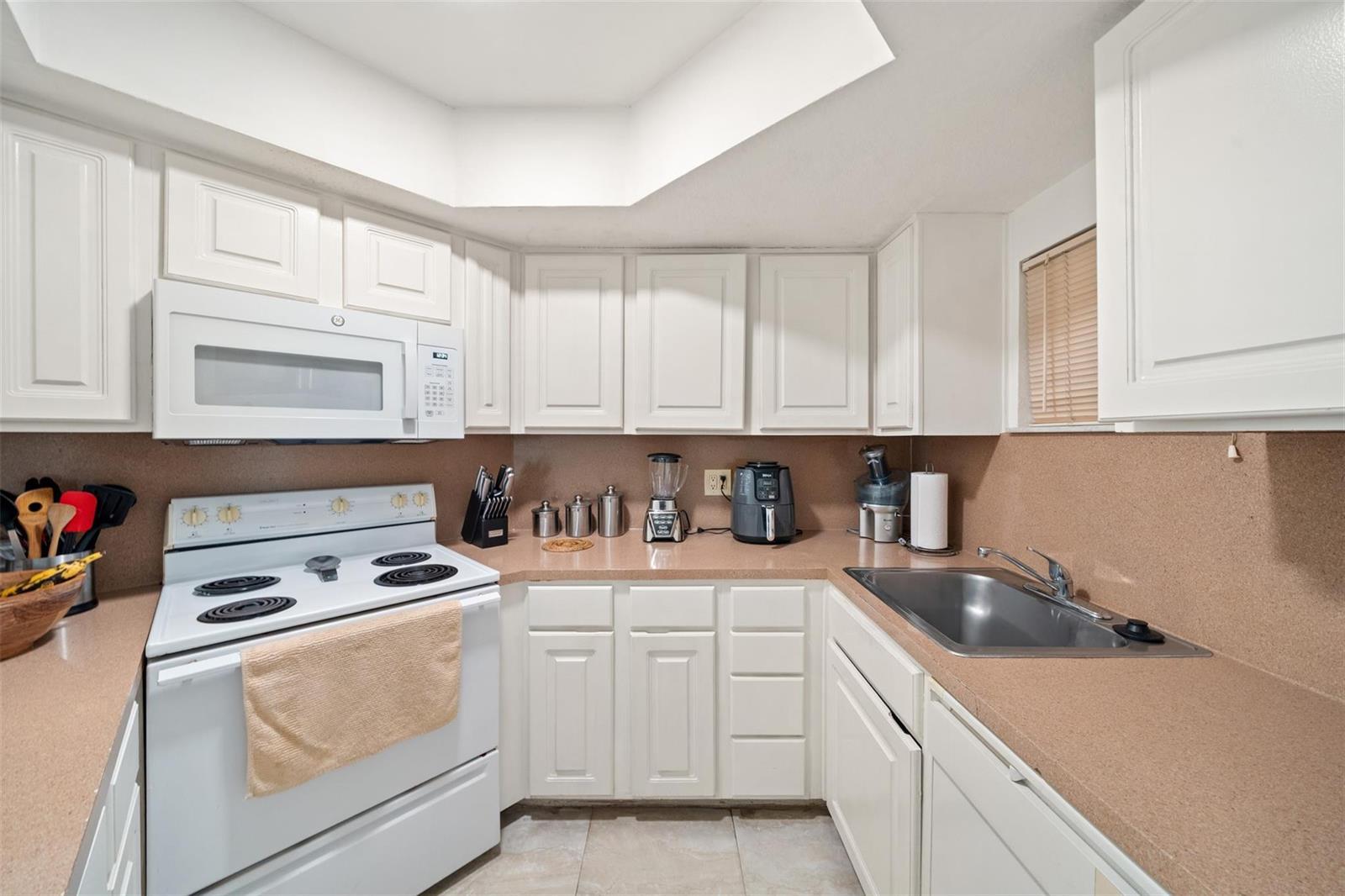 8225 Lake Drive # 205, Doral FL 33166 photo 4